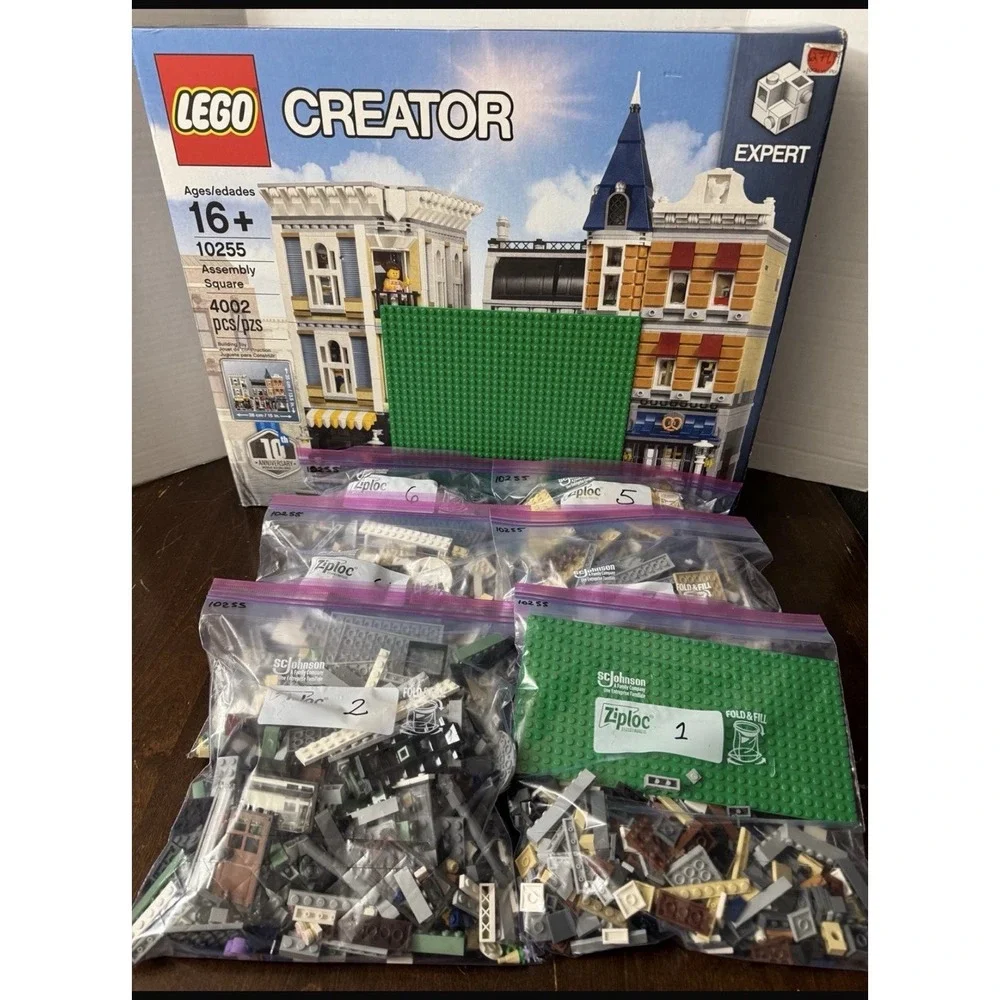 LEGO 10255 Assembly Square 10th Anniversary 99% Complete w/Box No Manual Retired